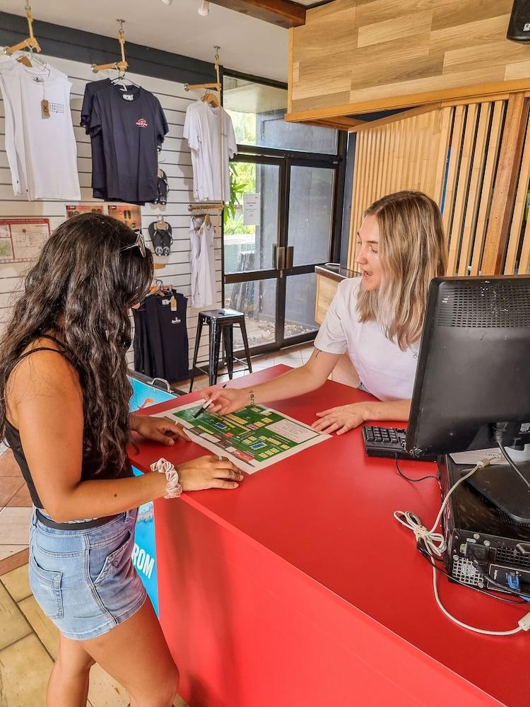 Nomads Airlie Beach (Adults Only) Экстерьер фото